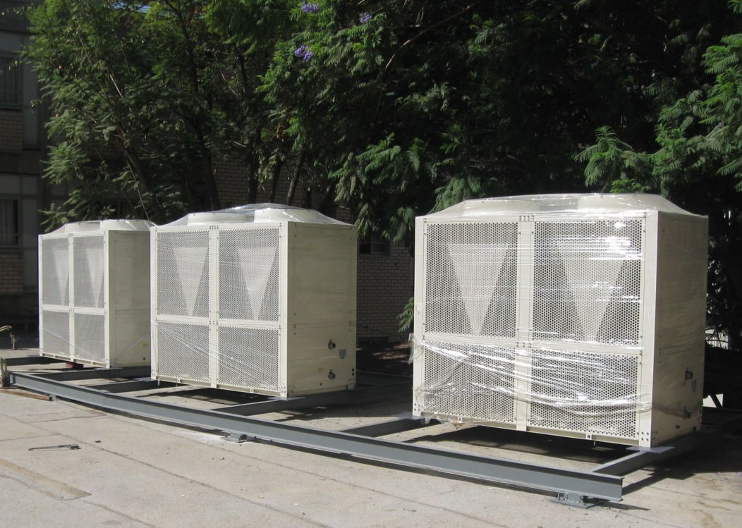 komerčn&iacute; baz&eacute;n tepeln&aacute; čerpadla